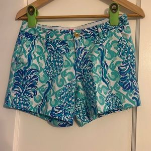 Lilly Pulitzer 5” Callahan Stretch Knit Shorts Blue White Pineapple Print 0